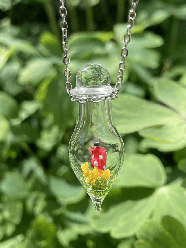 Pendentif amanite rouge