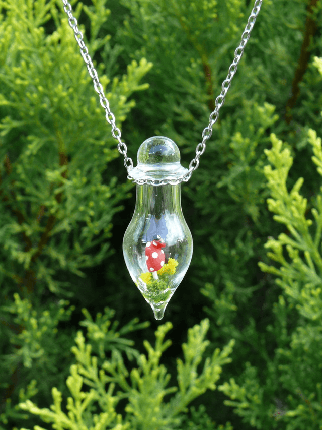 Pendentif amanite rouge