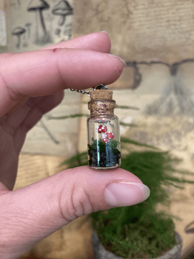 Pendentif amanite rouge