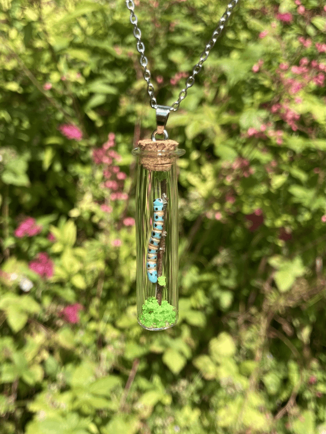 Pendentif chenille phosphorescente
