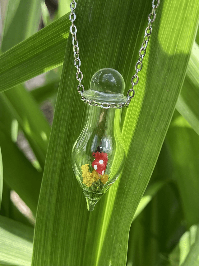 Pendentif amanite rouge