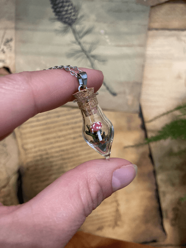 Pendentif amanite rouge