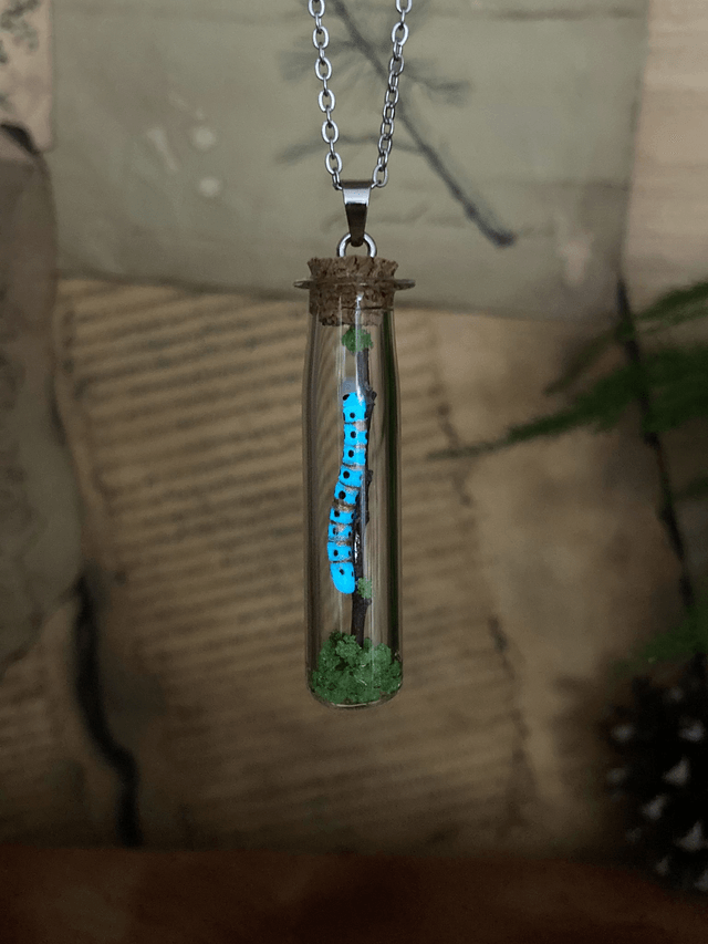 Pendentif chenille phosphorescente