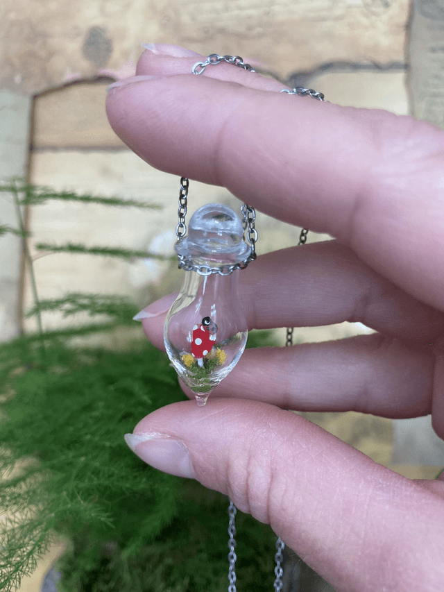 Pendentif amanite rouge