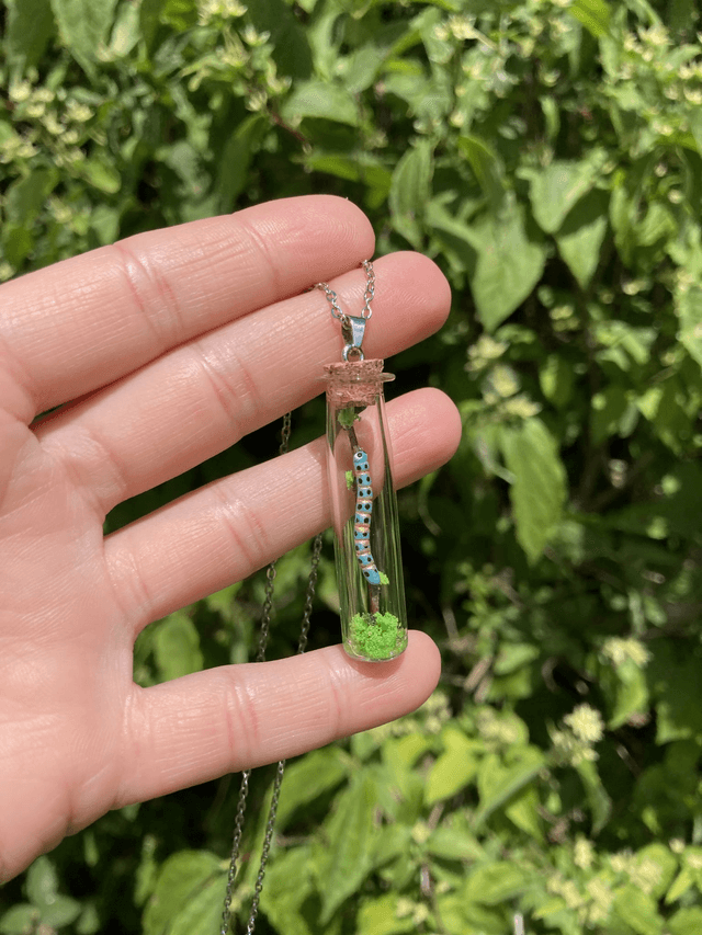 Pendentif chenille phosphorescente