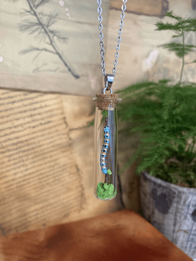 Pendentif chenille phosphorescente