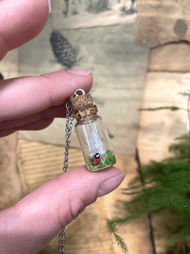Pendentif coccinelle cristal de roche