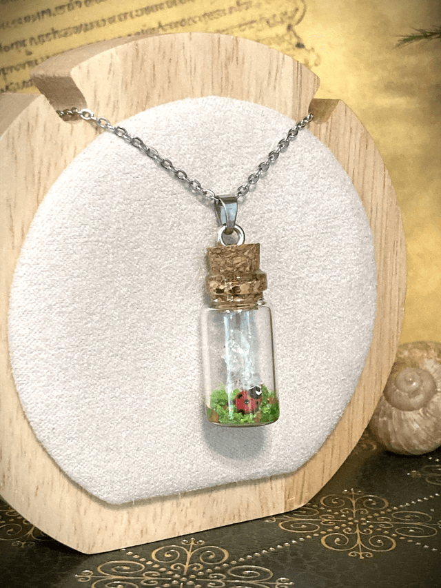 Pendentif coccinelle cristal de roche