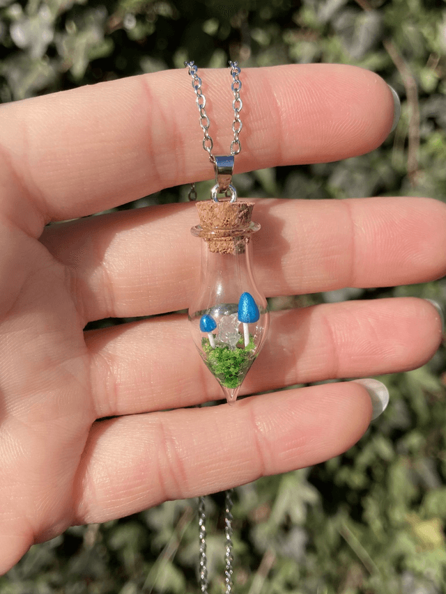 Pendentif bleu cristal de roche