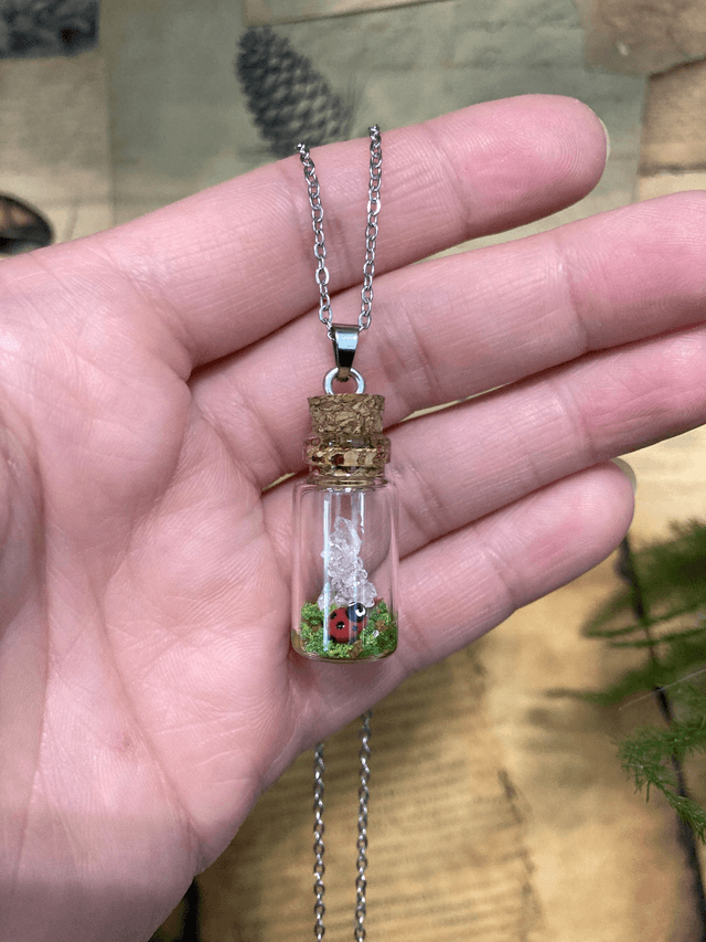 Pendentif coccinelle cristal de roche