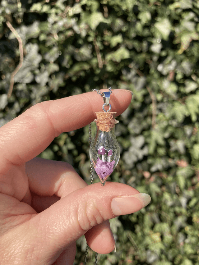 Pendentif champignon mauve
