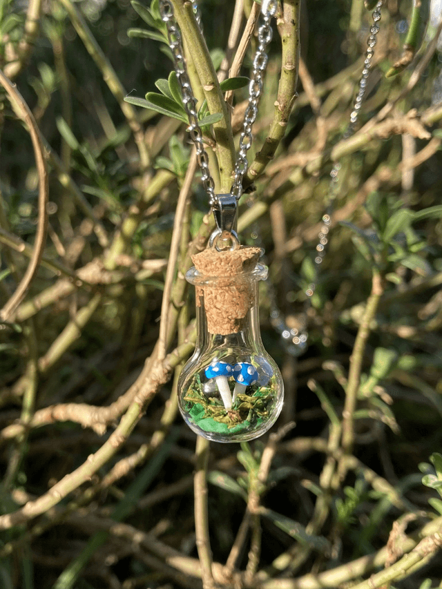 Pendentif amanite bleu