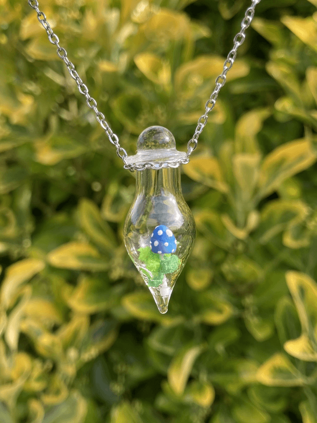 Pendentif amanite bleu